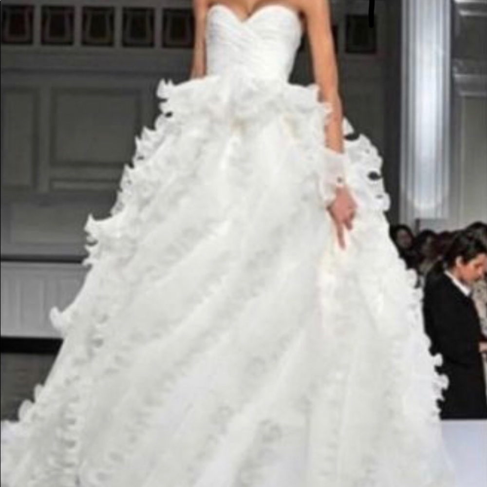 Oscar De La Renta Wedding Dress